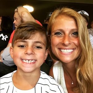 Meet your Posher, Deena